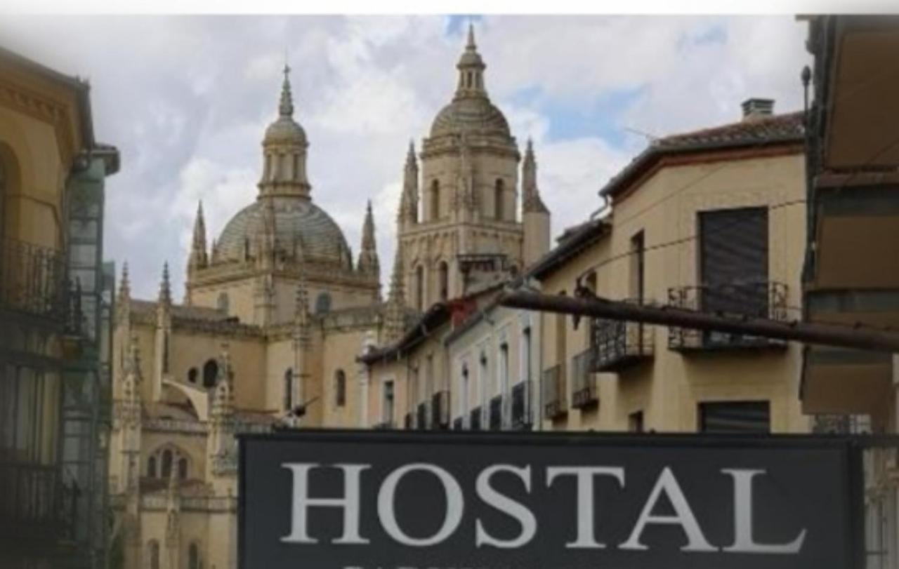Hostal Plaza Segowia Zewnętrze zdjęcie