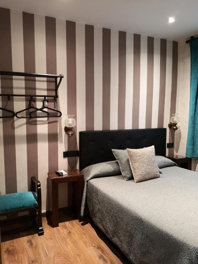 Hostal Plaza Segowia Zewnętrze zdjęcie