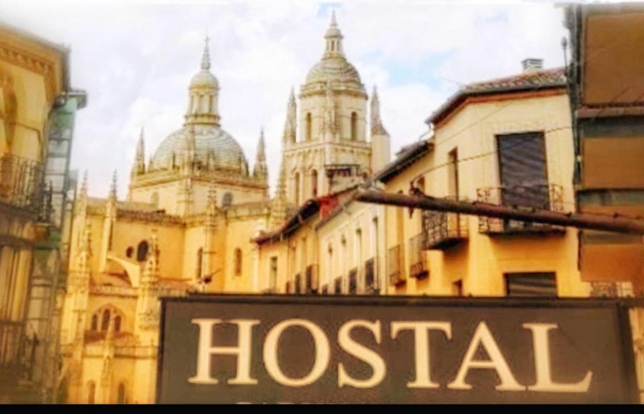 Hostal Plaza Segowia Zewnętrze zdjęcie